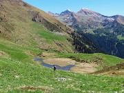 64 In discesa sul 101 con vista sul piccolo laghetto 